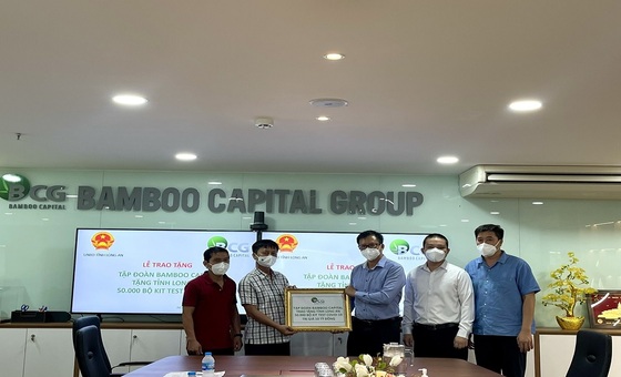 (BCG) - Tập đoàn Bamboo Capital tặng tỉnh Long An 50.000 bộ kit test Covid-19