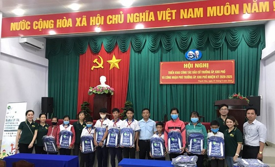 Bamboo Capital Group gave 600 gifts in Thanh Hoa District and Thu Thua District, Long An Province on the occasion of International Children's Day and responded to the month of action for children in 2020