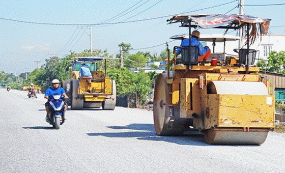 Tháng Tư về trên công trường ĐT830