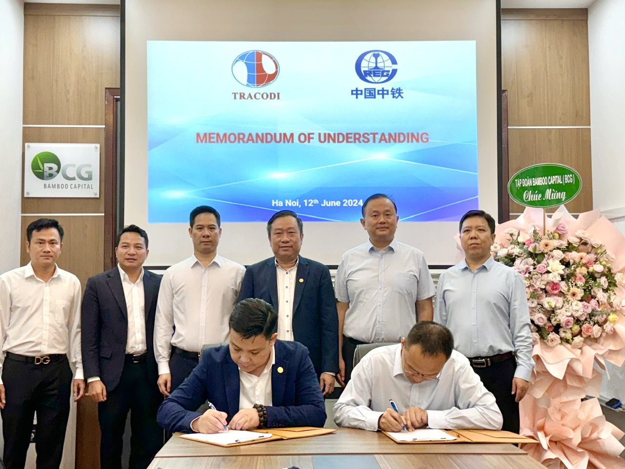 TRACODI VÀ TẬP ĐOÀN ĐƯỜNG SẮT QUỐC TẾ TRUNG QUỐC KÝ KẾT THỎA THUẬN HỢP TÁC TRONG LĨNH VỰC XÂY DỰNG HẠ TẦNG VÀ PHÁT TRIỂN HẠ TẦNG KHU CÔNG NGHIỆP